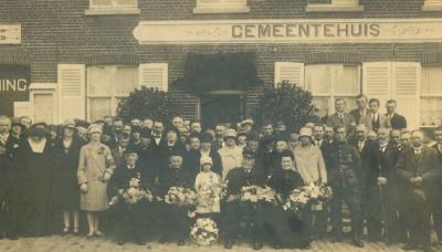 Foto op kaft publicatie oude Loppemse herbergen